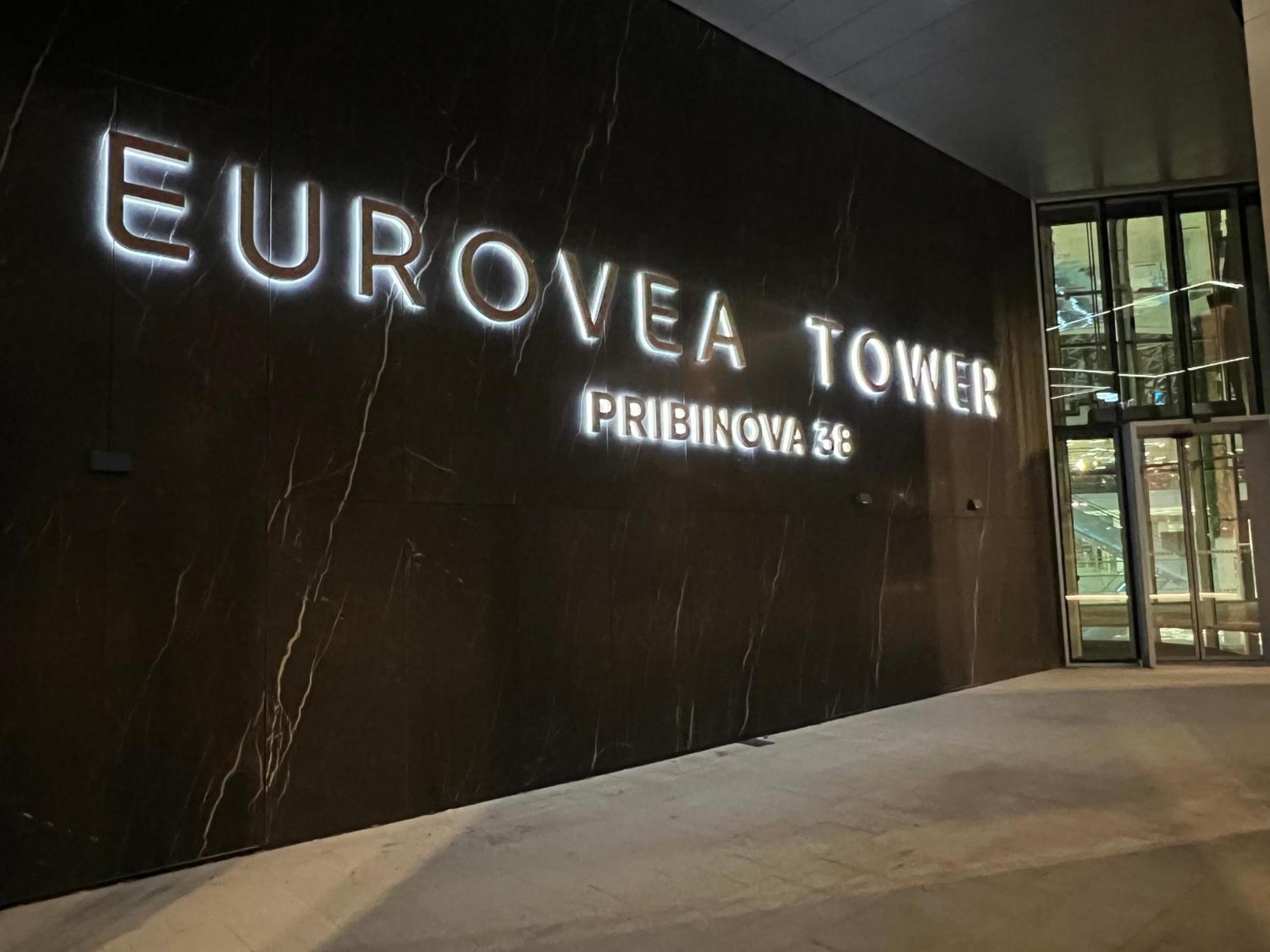 Nikas Eurovea Apartments - Free Parking Bratislava Exterior foto